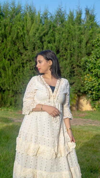 Robe Longue Bohème Blanche en Broderie Anglaise